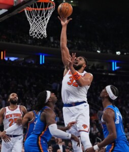 Karl Towns anota 17 y atrapa 17 rebotes