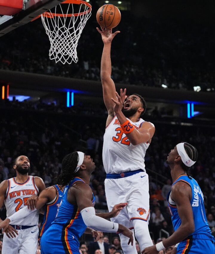 Karl Towns anota 17 y atrapa 17 rebotes