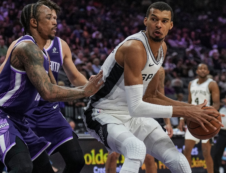 Spurs ponen fin sequía de playoffs al vencer a Suns