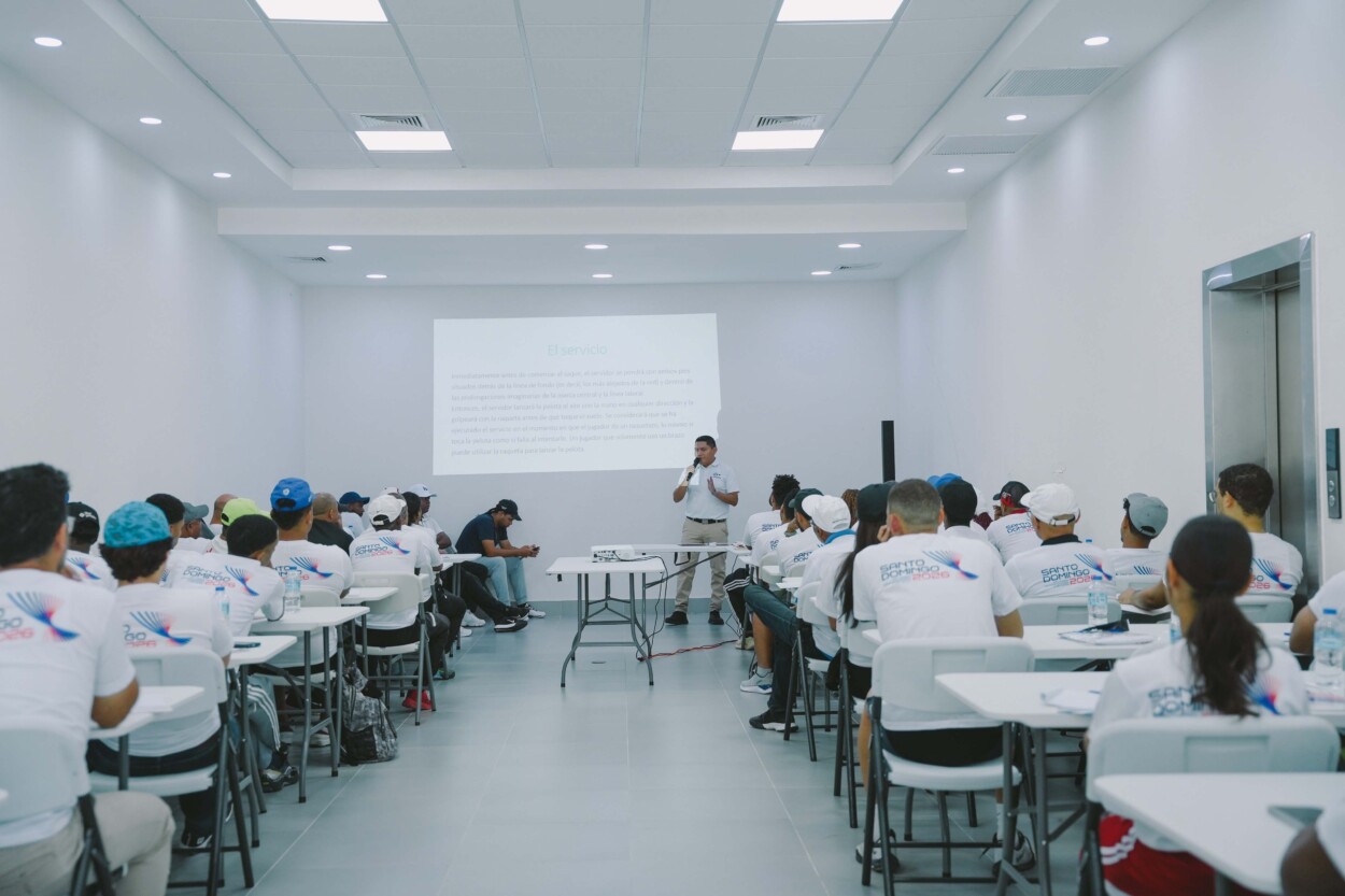 Comité inicia curso para jueces de tenis