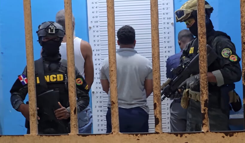 Apresan cuatro por cocaína oculta en lechosas decomisada en el AILA