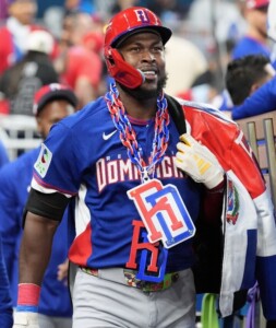 Oneil Cruz bateando perfecto a puro poder