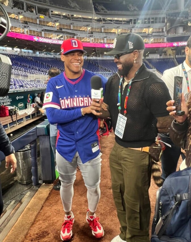 José Reyes cambia el bate por el micrófono en el diamante