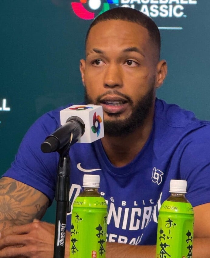 Christopher Sánchez etiqueta de éxito