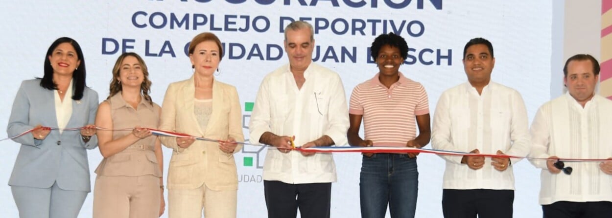 Luis Abinader motiva auge del deporte femenino