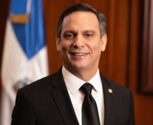 Propuesta de acuerdos judiciales de Luis Henry Molina genera rechazo en el Senado