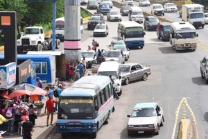 Crisis por alza del petróleo: comerciantes y transportistas actúan con sensatez