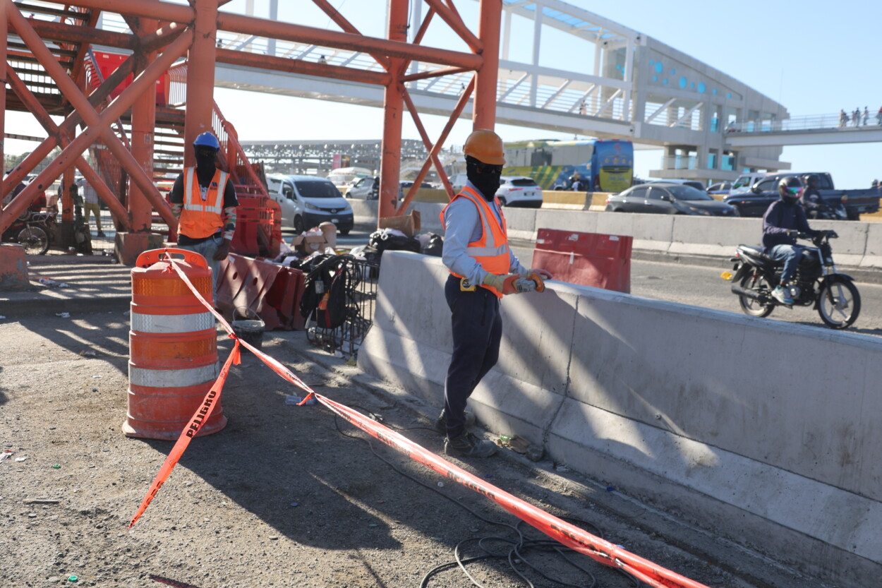 Así está el tránsito tras retiro de puente peatonal en el kilómetro 9 de la autopista Duarte