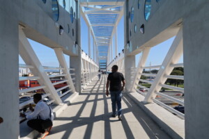 «Parece de Europa»: Transeúntes reaccionan al nuevo puente del kilómetro 9 de la autopista Duarte