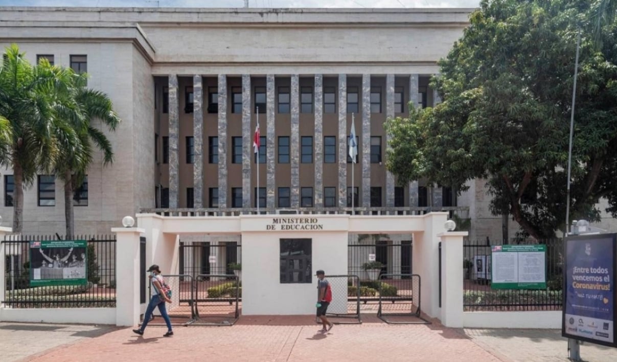 El ministro de Educación solicita más agentes de policía para proteger las escuelas en RD