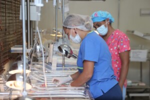 Bajan muertes maternas e infantiles en primer trimestre 2026