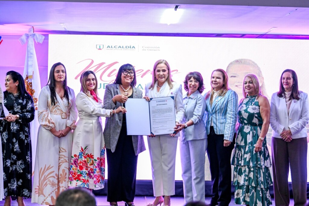 Destacan a Mujeres Ejemplares en Santiago: Un reconocimiento merecido