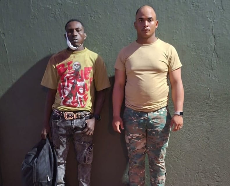 Detienen a teniente del ERD por transportar haitianos ilegales