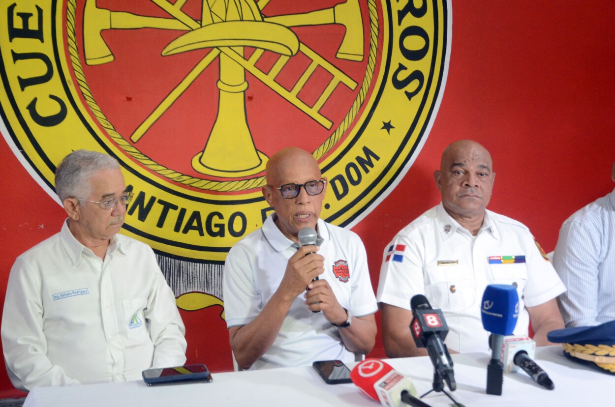 Alcaldía de Santiago retoma obra del Cuerpo de Bomberos