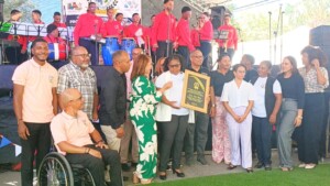 Estudiantes del plantel Pastor Roberto Méndez exhiben talento en artes, música y manualidades en Pedernales