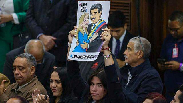 Maduro reitera llamado a la unión y paz en Venezuela, en carta divulgada por su hijo
