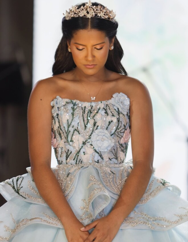 Ana Beatriz en su fiesta de 15 años.