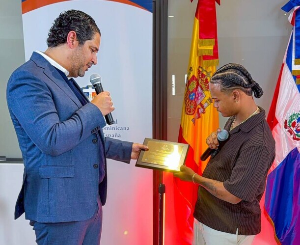 Dalvin La Melodía: un orgullo dominicano reconocido en Barcelona