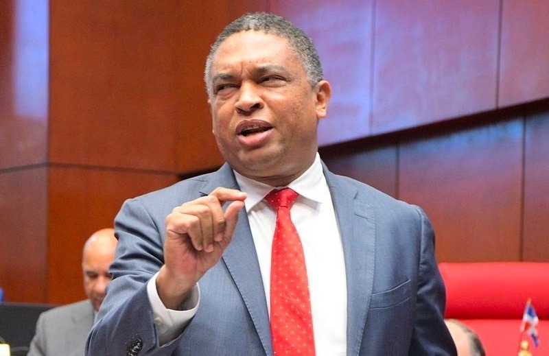 El exsenador por Elías Piña, del partido de la Liberación Dominicna, Iván Lorenzo, pidió al Gobierno entregar a la Justicia a funcionarios vinculados en actos de abusos sexuales. 