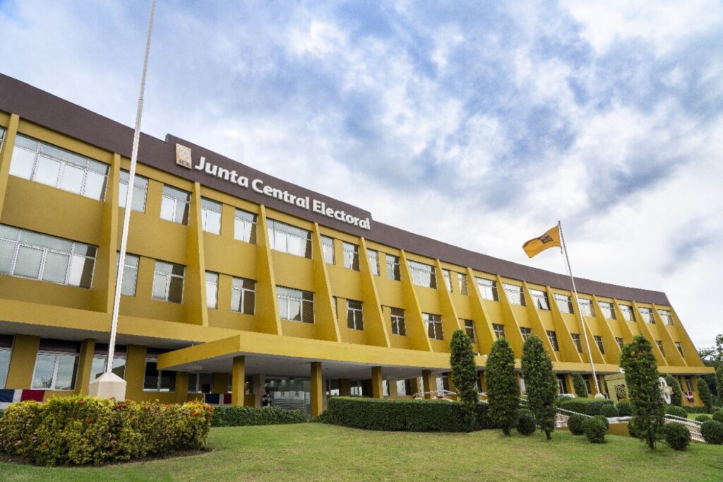 JCE socializa con entidades financieras elementos tecnológicos de la nueva cédula