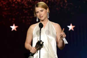 Jessie Buckley revela cómo el teatro la ayudó a superar un trastorno alimentario y la depresión