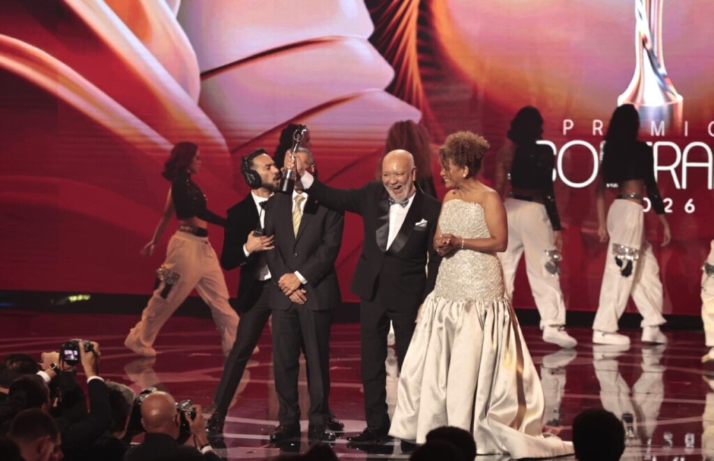 El comunicador Jochy Santos agradece a Dios, familia y equipo tras tres décadas de su programa luego de recibir el Gran Soberano 2026./Foto Olga de la Cruz