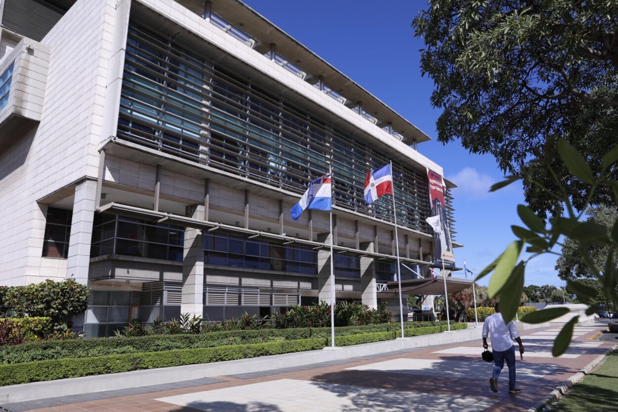 Reenvían audiencia en caso contra fiscal para que defensa examine pruebas