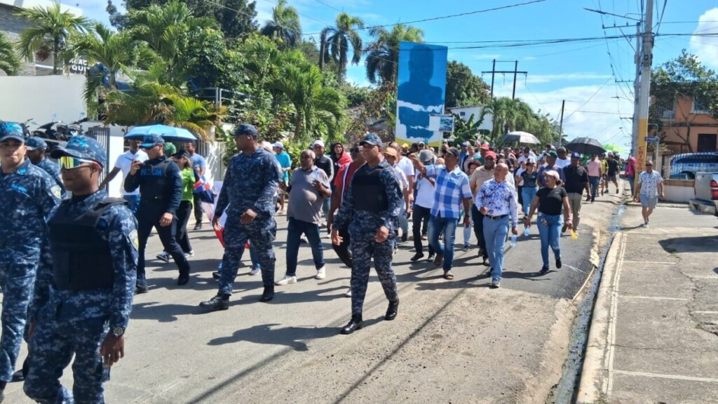 Comunitarios exigen saneamiento ambiental de la Presa de Hatillo, obras básicas y denuncian daños por minería en Sánchez Ramírez.-Foto Ramón Salcedo Soto