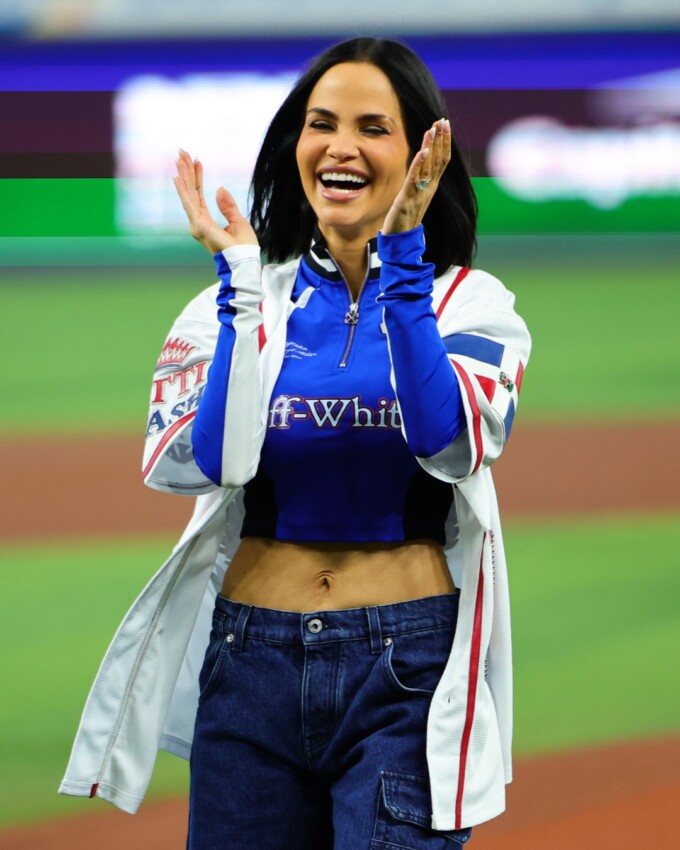 Natti Natasha lanza la primera bola del República Dominicana–Israel en el Clásico Mundial