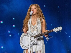 Shakira pospone conciertos en India por tensiones regionales