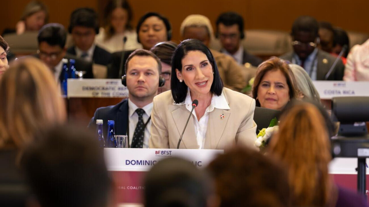 Primera dama dice Gobierno busca no quedarse atrás como país