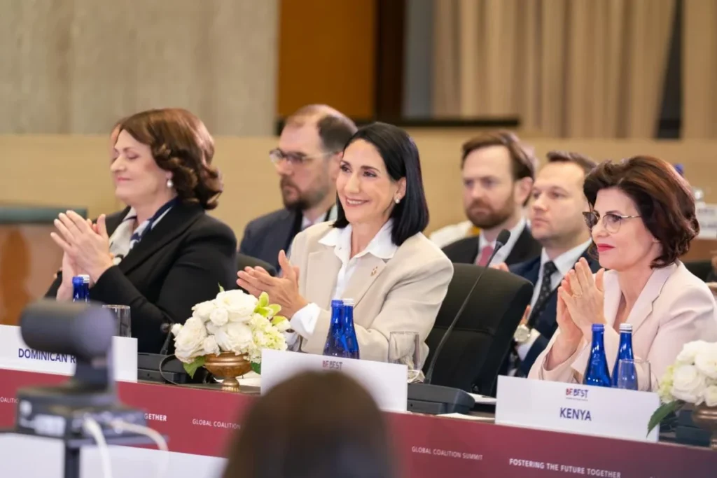 Primera dama dice Gobierno busca no quedarse atrás como país