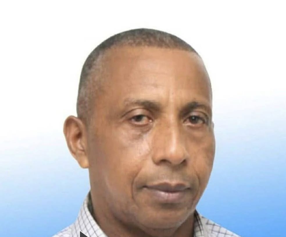 El regidor por el PRM, Ángel María Álvarez Peguero, conocido como “Enrique”, fuedetenido durante un evento público realizado en la cancha de la comunidad de Boca de Nigua, San Cristóbal, acusado de violar sexualmente su nieta de 4 años.