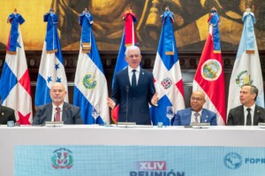 Presidente del Senado llama legisladores a unirse para enfrentar males futuros