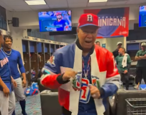 Juan Marichal baila dembow tras clasificación de RD a segunda ronda del Clásico Mundial