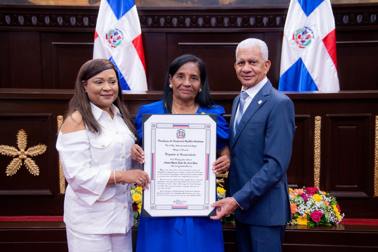 El Senado honra a 32 mujeres que transforman la sociedad dominicana
