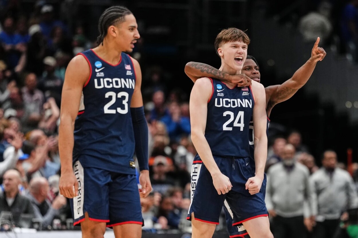 UConn no se rindió y avanza al Final Four con triple milagroso