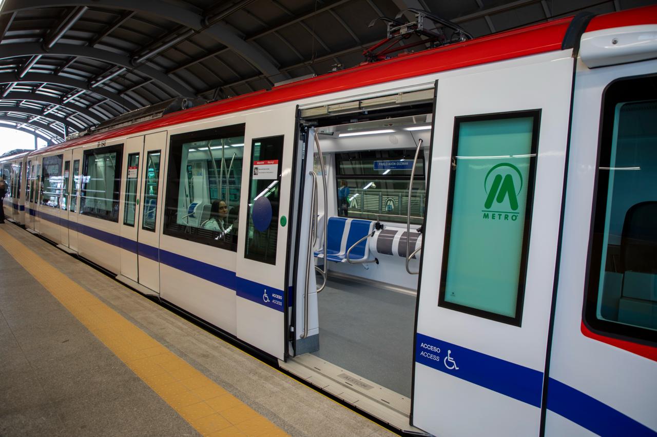 Usuarios del Metro en Los Alcarrizos: ¿Quién no estaría satisfecho?