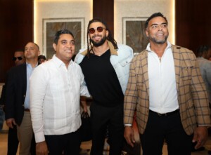 Ministro de Deportes, Kelvin Cruz, encabeza bienvenida al equipo dominicano del Clásico