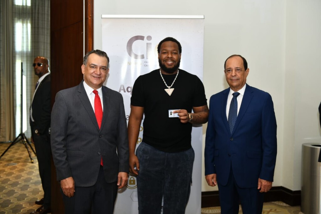 La JCe realizó una jornada especial de captura de datos y entrega inmediata de la nueva cédula a los integrantes de la selección dominicana del Clásico Mundial de Béisbol (CMB)