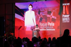 Raquel Peña resalta liderazgo femenino en apertura del Power Women Summit