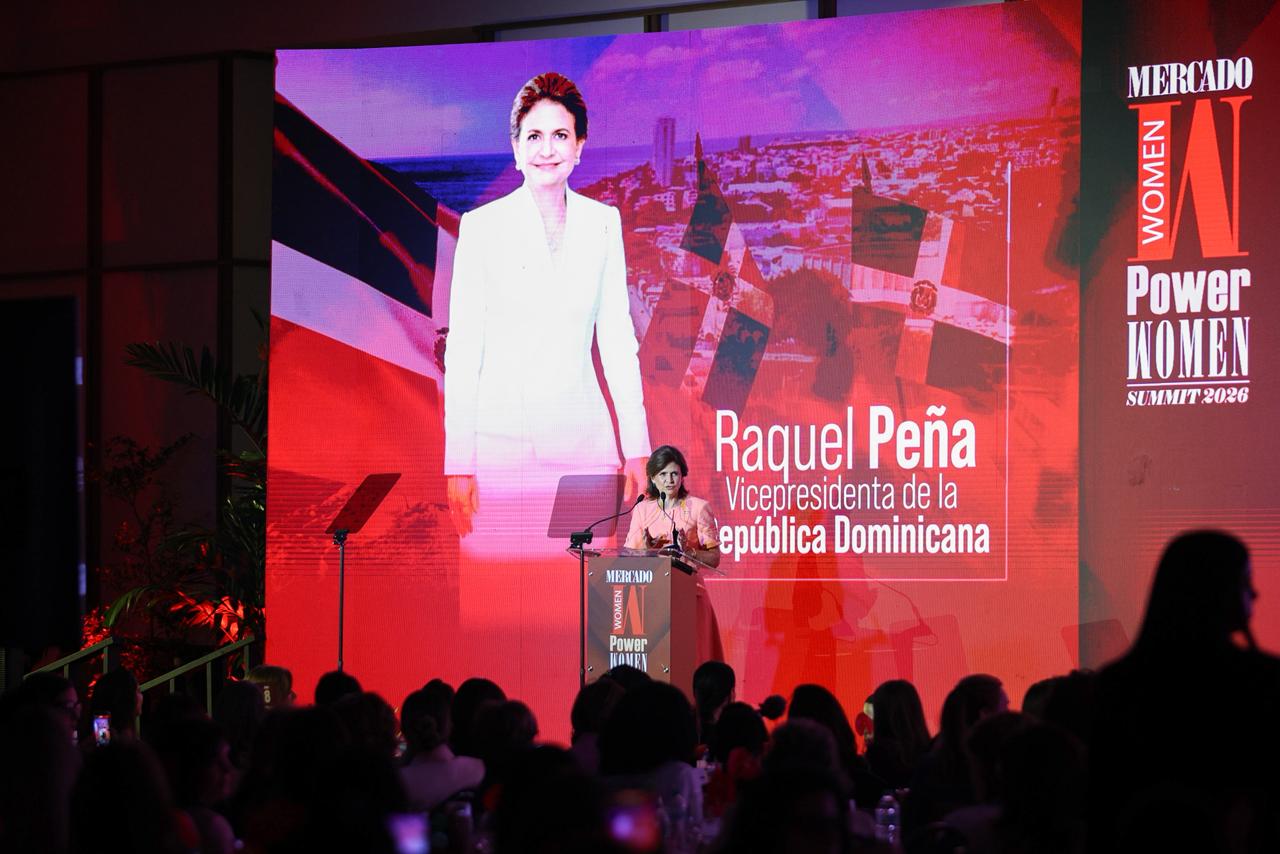 Raquel Peña resalta liderazgo femenino en apertura del Power Women Summit