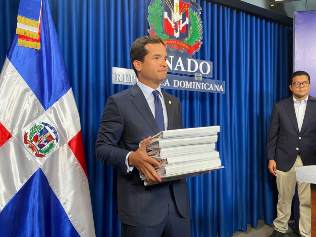 Omar Fernández reintroduce proyecto para eliminar el anticipo a las mipymes