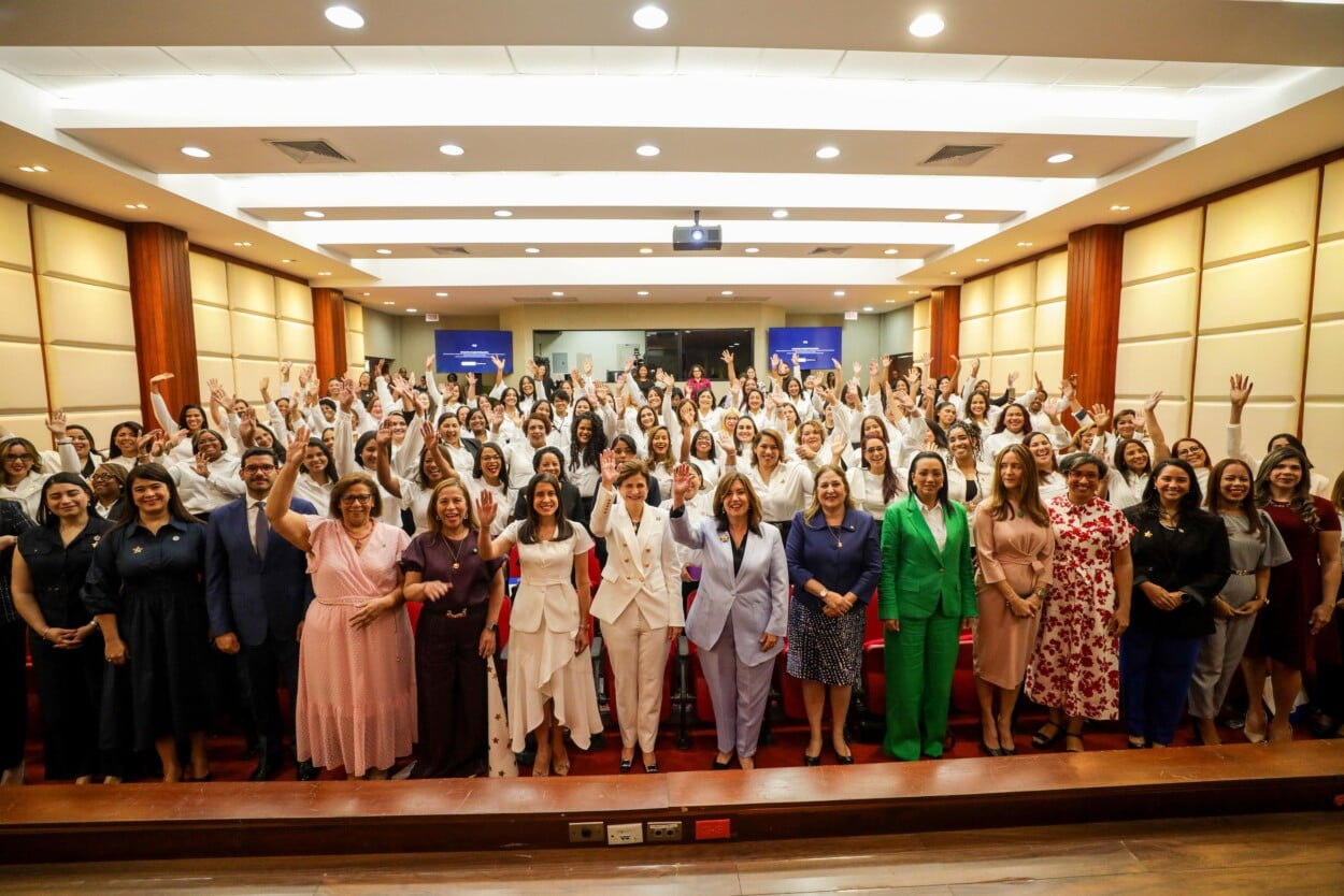 116 empresarias dominicanas se gradúan del programa MujerEs Avanza