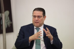 Sanz Lovatón afirma que República Dominicana está preparada para ajustes por conflicto en Medio Oriente