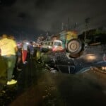 Vehículo se vuelca en elevado de la Máximo Gómez; conductor resulta con heridas leves