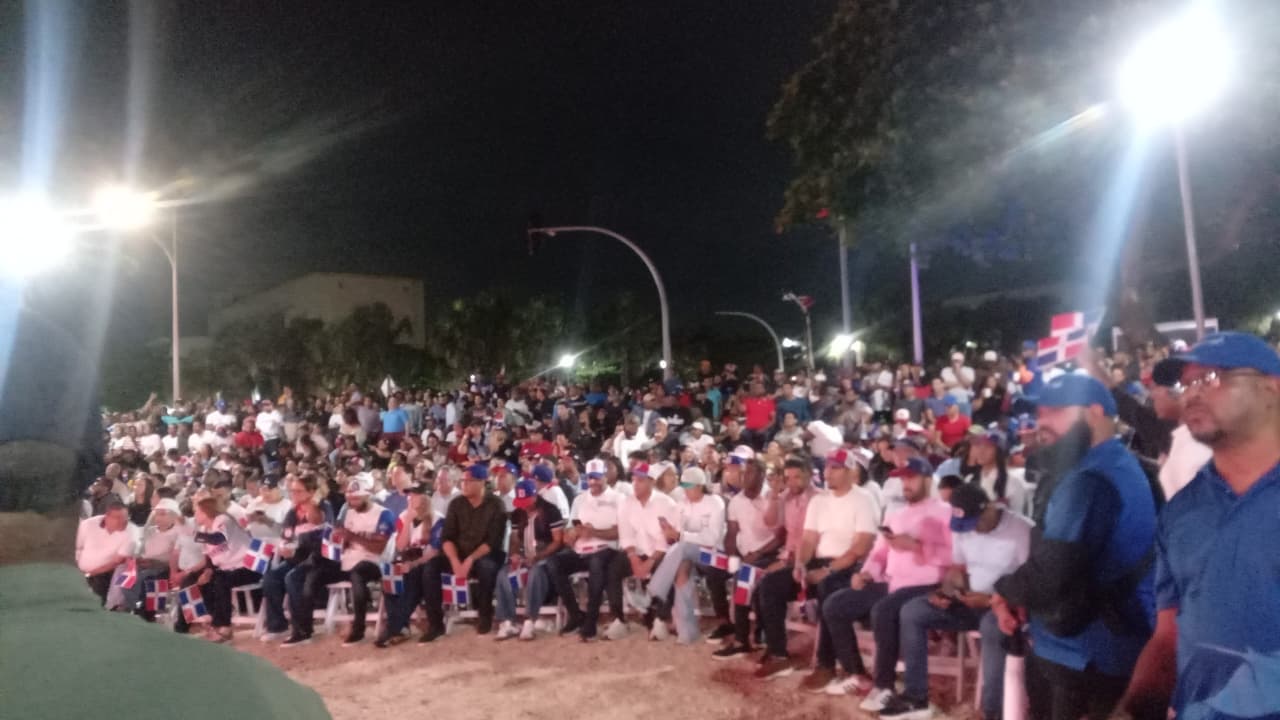 Juan Soto impulsa la emoción en la Plaza Santo Domingo durante el Clásico Mundial de Béisbol
