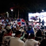 Juan Soto enciende la fiesta: Dominicana abre con jonrón y fanáticos vibran en la plaza SD