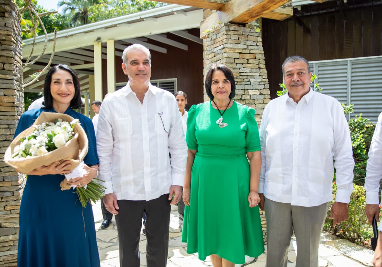 Luis Abinader rinde homenaje a Minerva Mirabal en su centenario