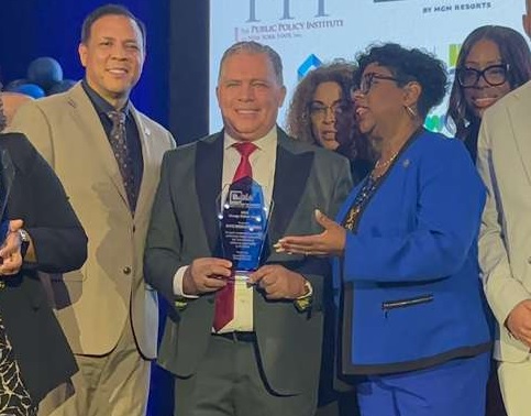 Asambleísta George Álvarez impulsa resolución para declarar el 25 de junio como el Día del Bodeguero